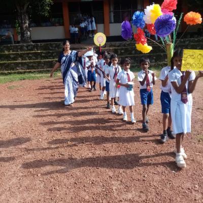 පුංචි අපේ පෙරහැර